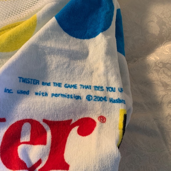 NWT 2004 Hasbro TWISTER GAME BEACH TOWEL - Unused - in original packaging - Picture 5 of 8